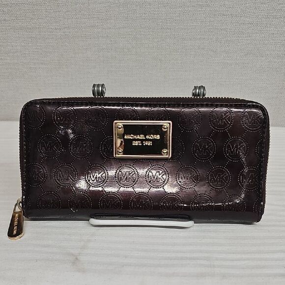 MICHAEL KORS JET SET ZIP AROUND PATENT WALLET BFPM-05-095 - Picture 1 of 8
